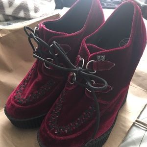 T.u.k wedges burgundy